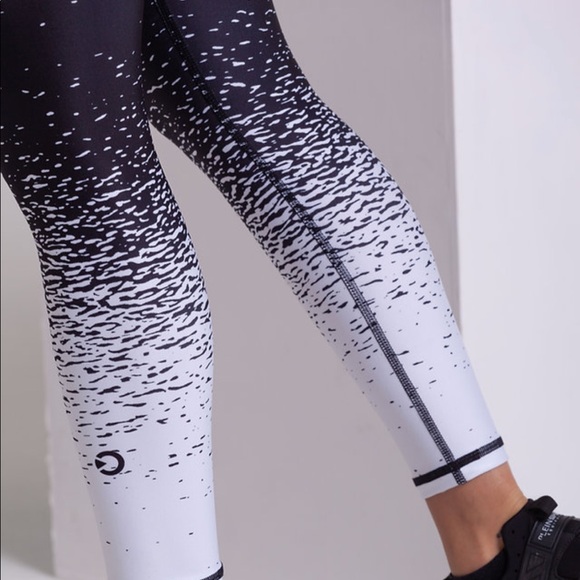 Two piece New Supplex waist control butt lift Colombian legging and top. - Picture 4 of 5